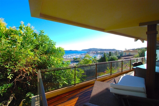 Magnificent 2/3 rooms apartment in a luxury residence with terrace and sea view.