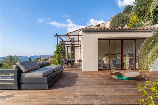 Cap d'Ail, contemporary renovated villa with swimming-pool and gorgeous sea view