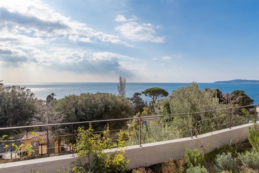 Cap d'Ail, villa contemporaine rénovée avec piscine et vue imprenable sur la mer