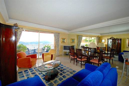 A splendid apartment overlooking the bay of Vilefranche-sur-mer