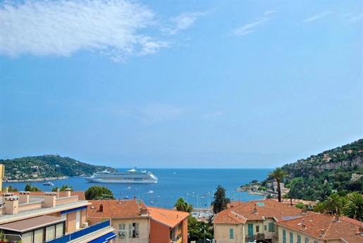 Villefranche sur Mer, 3-bedroom top floor apartment with terrace and sea view