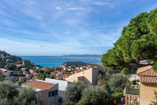 Exceptionnel et luxueux 3 pièces avec terrasse, vue mer et place de parking, Villefranche-Sur-Mer