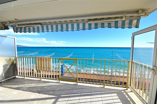 Menton, facing the sea, 2-bedroom apartment with terrace and garage