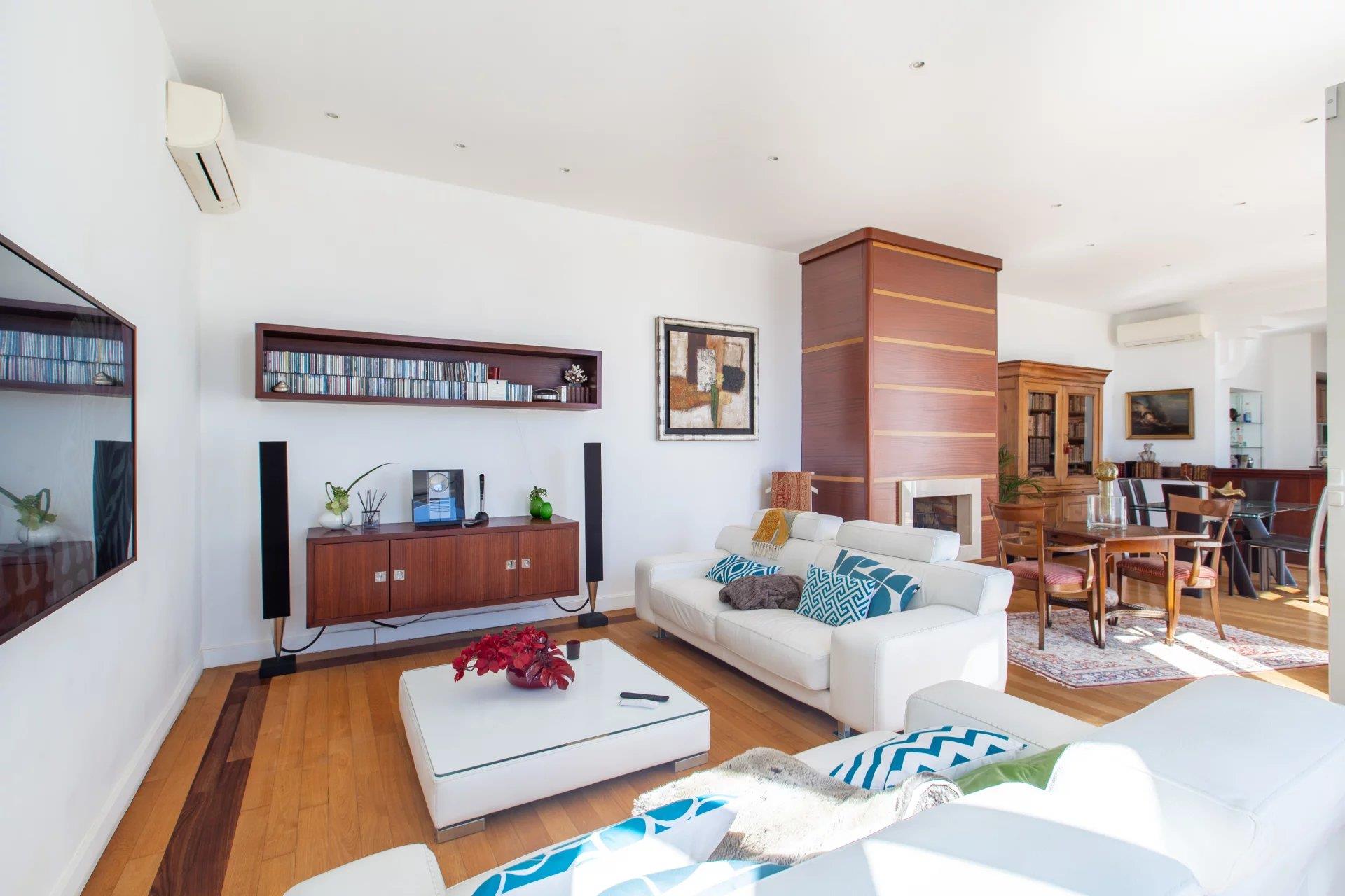 Art Deco villa with panoramic sea view in Nice