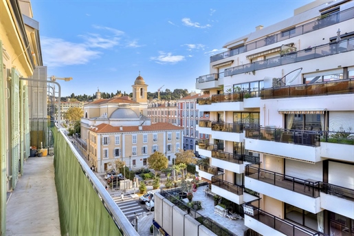 Nice, close to Coulée Certe, 3 room renovated top floor apartmentonto balcony