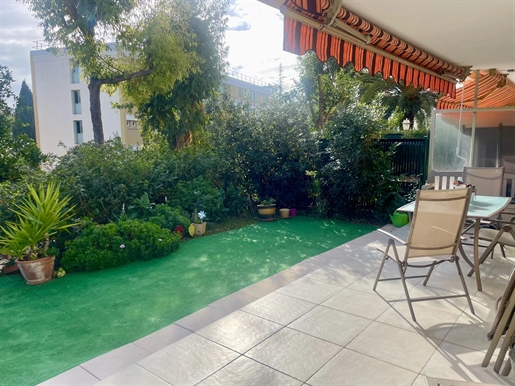 Nice West Superb 3 bedroom apartment villa with onto 300sqm of garden