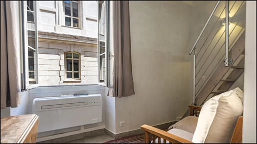 Однокомнатная квартира с мебелью в Старом городе Ниццы.