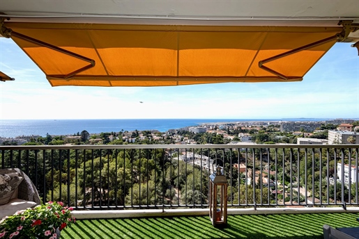Nice Napoléon 3, top floor with terrace and solarium sea view in a residence with pool