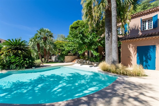 Domaine privé du Castellet à Villefranche-sur-Mer, splendide villa de charme avec piscine
