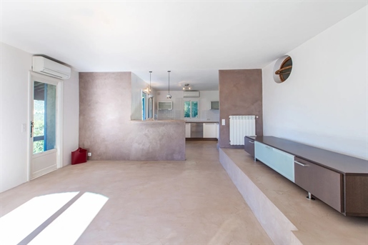 Aspremont, belle villa néo-provençale avec piscine et décoration contemporaine