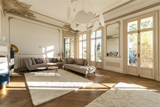 Gorgeous top floor bourgeois apartment of 316 sqm with balconies in the heart of Cimiez in Nice