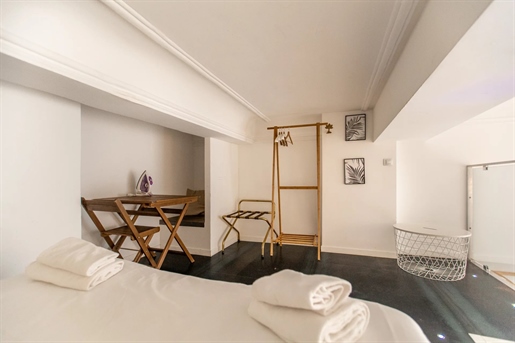 Ницца, 2-комнатная квартира с мезонином в паре шагов от Набережной и Площади Массена.
