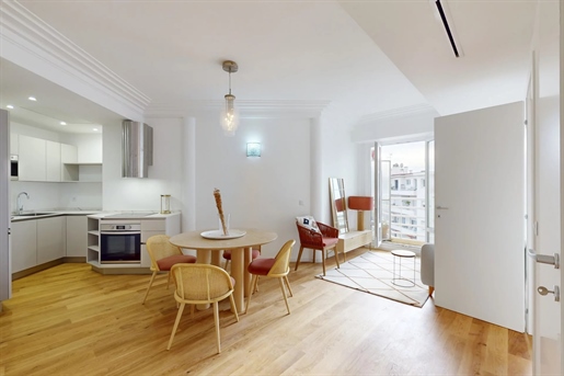 Mooi, schitterend gerenoveerd 3-kamer appartement met dakterras van 40 m²
