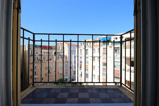 Superb one-bedroom renovated apartment with balconies, Nice Dubouchage