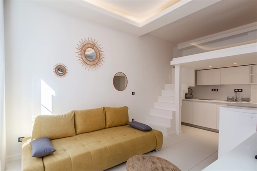 Красиви 2 стаи, реновирани на 100 метра от Promenade des Anglais