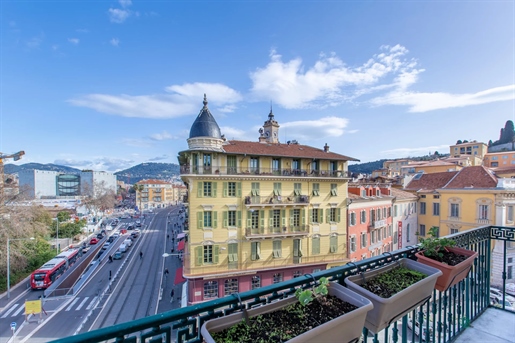 Nice Old Town, superb 3-bedroom renovated apartment with balcony and a superb view