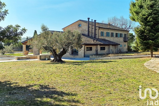 Maison Individuelle / Villa à vendre 820 m² - 8 pièces - Monte San Vito