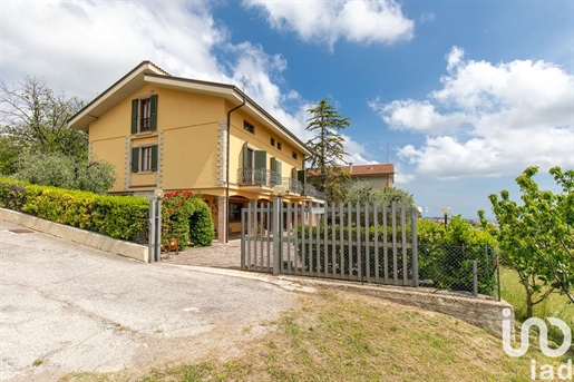 Vendita Casa indipendente / Villa 370 m² - 3 camere - Monte Urano