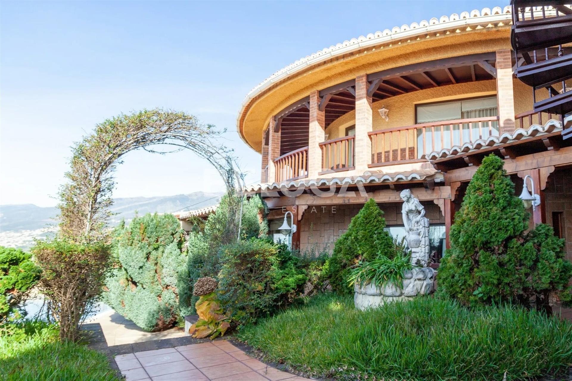 Villa With 6 Bedrooms | São Gonçalo