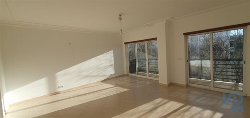 Apartment with 2 Rooms in Faro with 87,00 m²