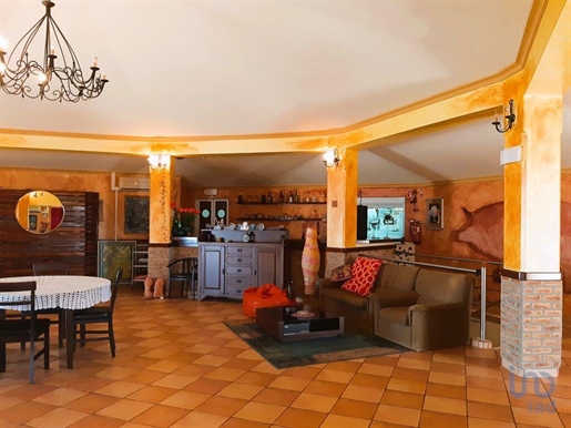 Casa tradicional T2 em Faro de 327,00 m²
