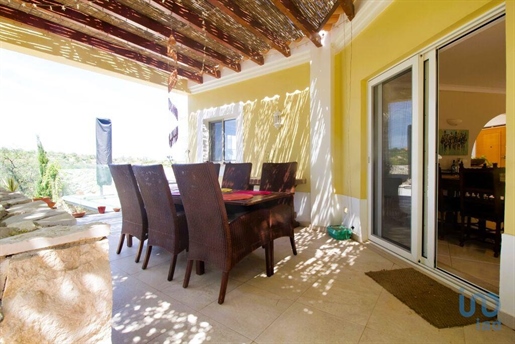 Traditional house with 3 Rooms in Faro with 255,00 m²