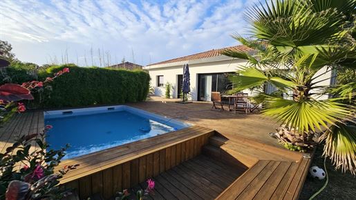 Recent house on 602 m² of land with swimming pool