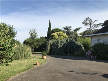 "Villa Monica" ruhige Lage, Obstbäume, renoviert,Unterkellert, Pool, Grange und große Garage, Bachla