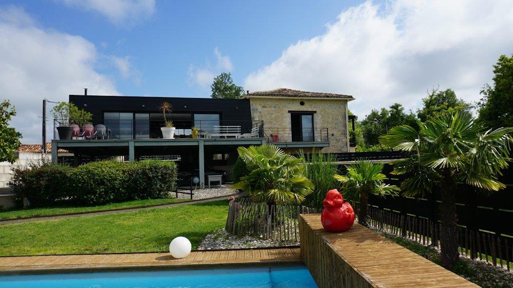 House combining the old and the contemporary. Excellent services.
