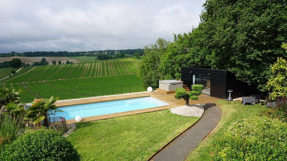 House combining the old and the contemporary. Excellent services.