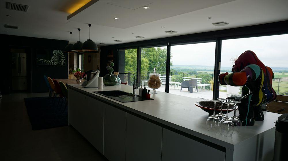 House combining the old and the contemporary. Excellent services.