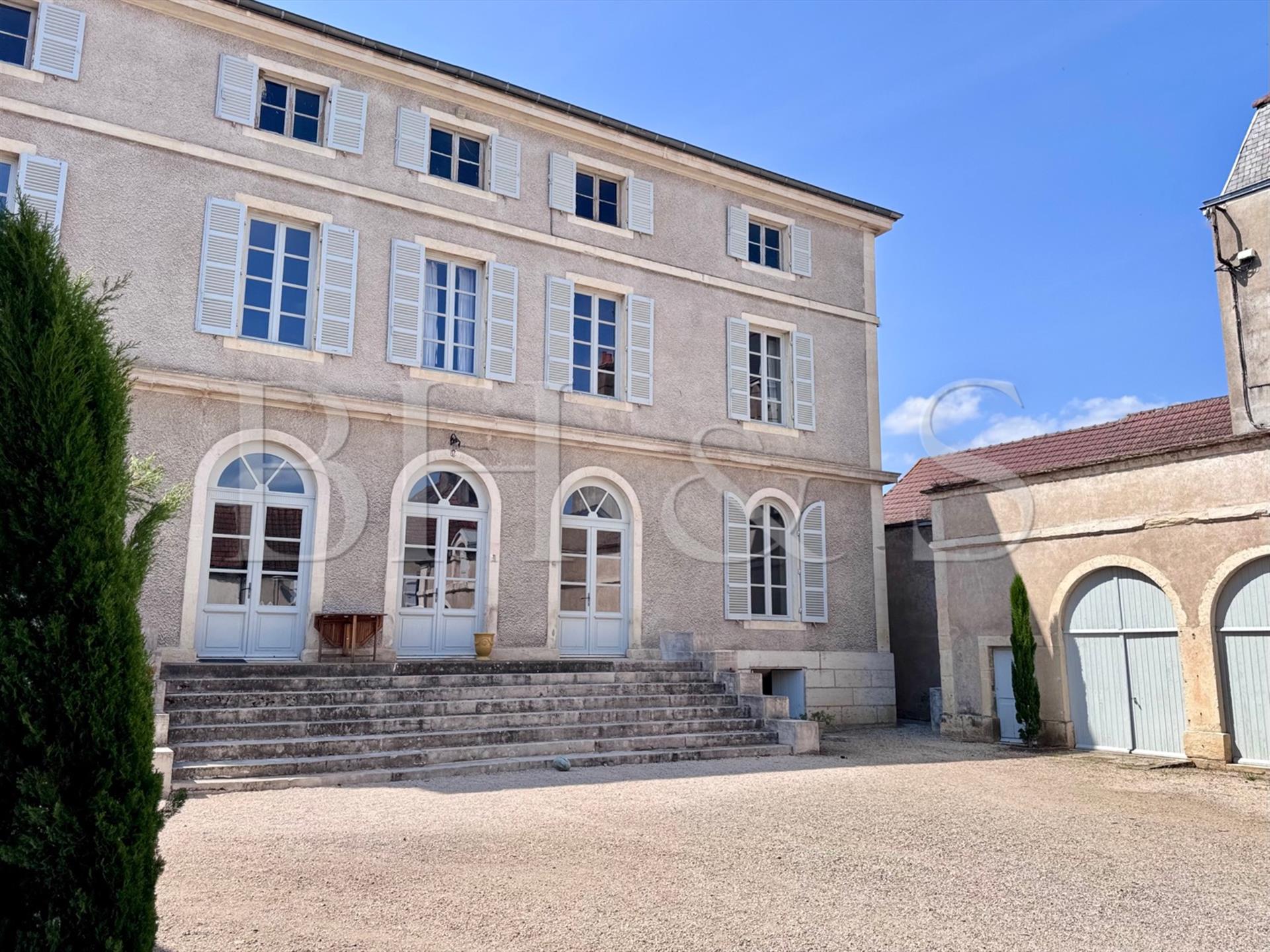 Belle propriété avec dépendances – Chagny