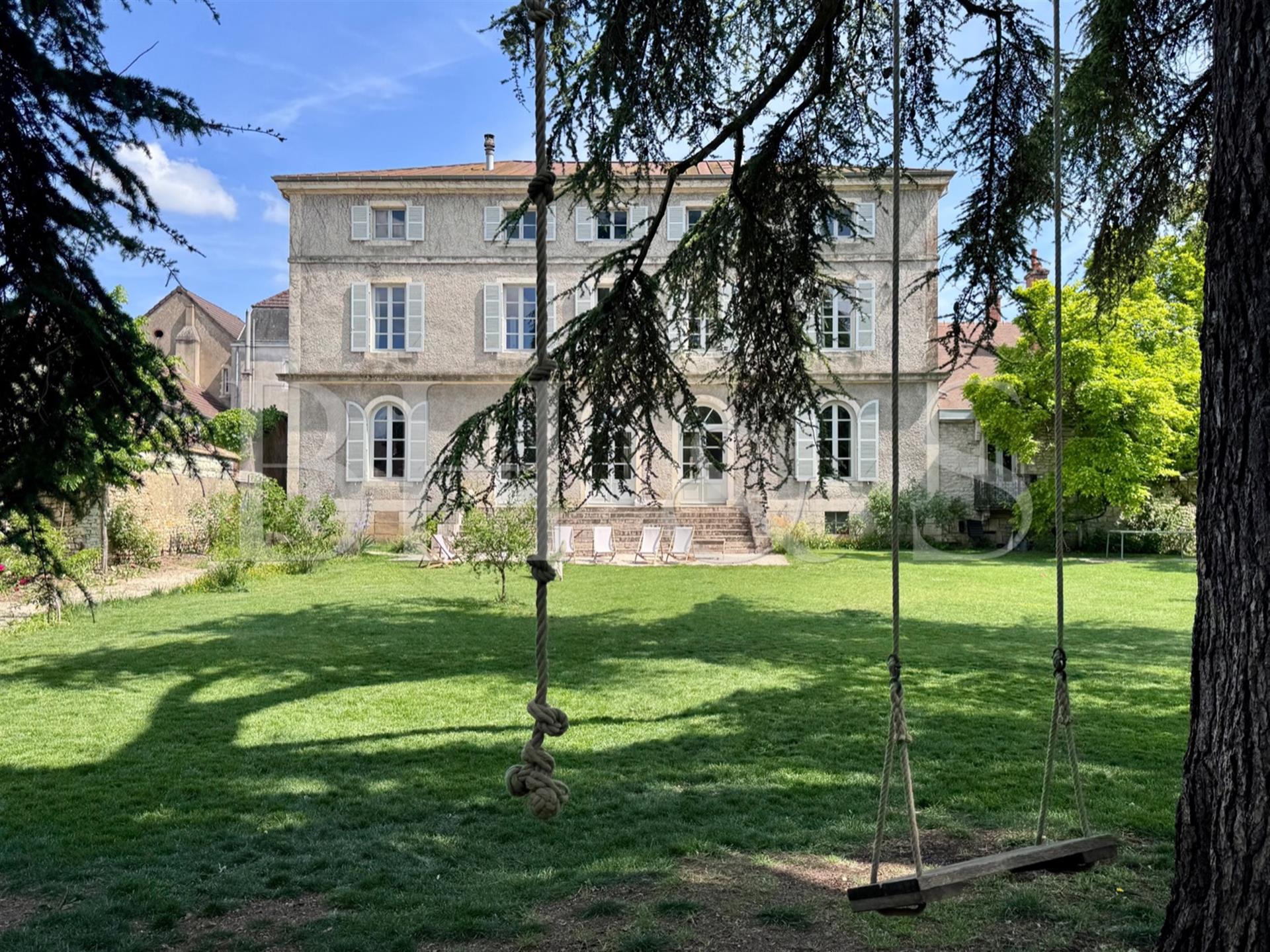 Belle propriété avec dépendances – Chagny