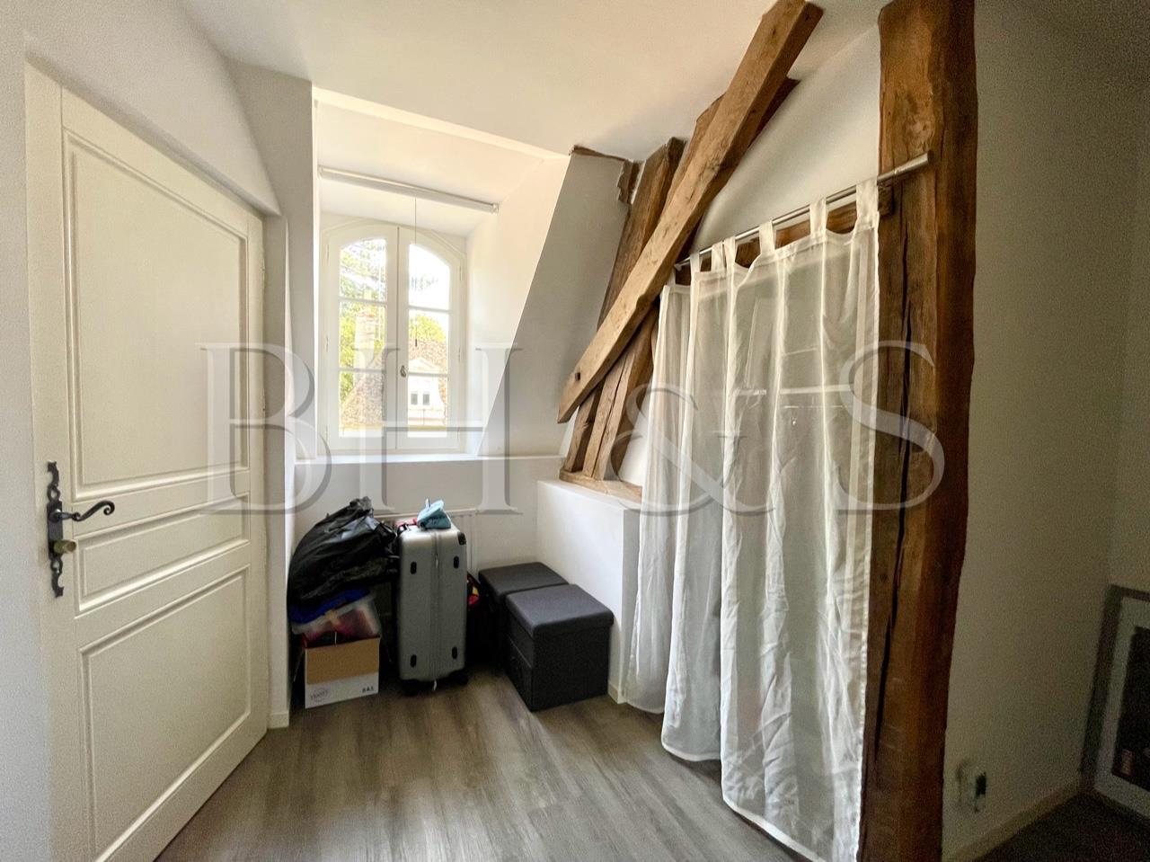 Duplex apartment with character, situated in the Beaune historical neighborhood