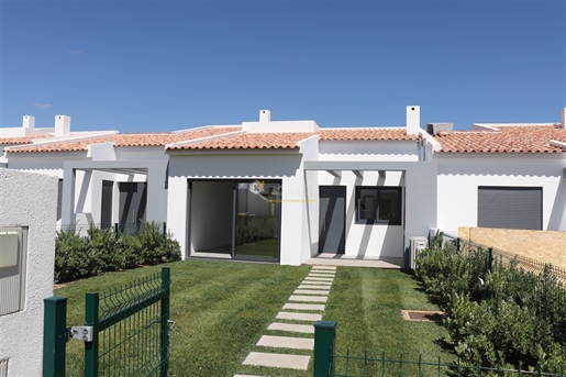 Semi-Detached house T2 Sell in Quarteira,Loulé