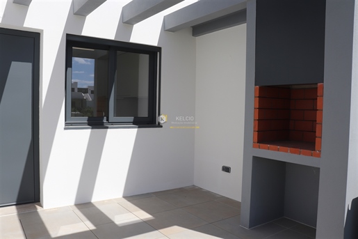 Semi-Detached house T2 Sell in Quarteira,Loulé