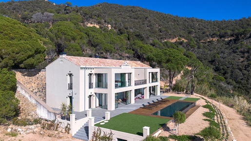 Villa in erster Meereslinie in Sant Feliu de Guíxols