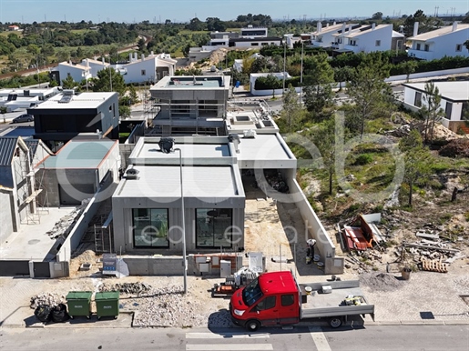 Casa independiente de una sola planta, tipo T3, con piscina. Portugal, Setúbal.