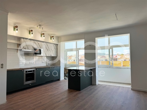 Two-Bedroom flat, fully refurbished, located in the São Gabriel district in Setúbal.