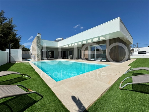 Detached T3 Single Storey House with Swimming Pool in Padeiras, Setúbal