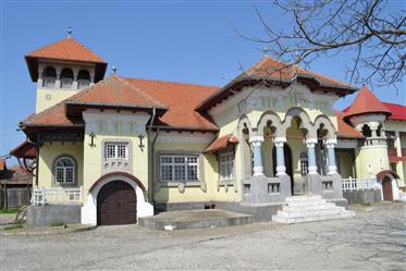 Historisk herrgård med mark i Rumänien 