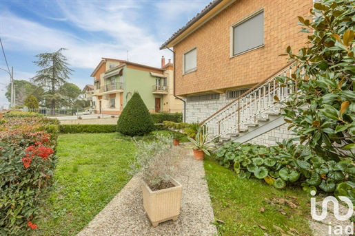 Verkauf Einfamilienhaus / Villa 310 m² - 4 Schlafzimmer - Osimo