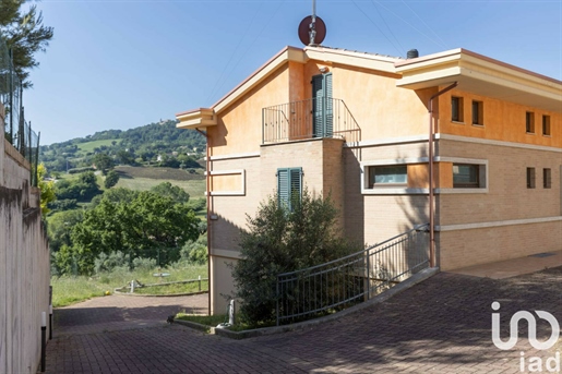 Detached house / Villa for sale 300 m² - 4 bedrooms - Cingoli