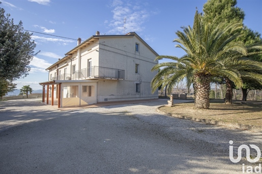 Einfamilienhaus / Villa 200 m² - 3 Schlafzimmer - Osimo