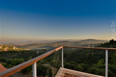 Außergewöhnliche Villa am Berg mit Blick auf das Meer von Galiläa