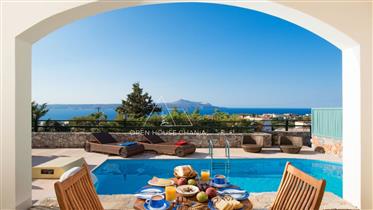 A three-level, three bedroom villa with a pool and sea views in Plaka 