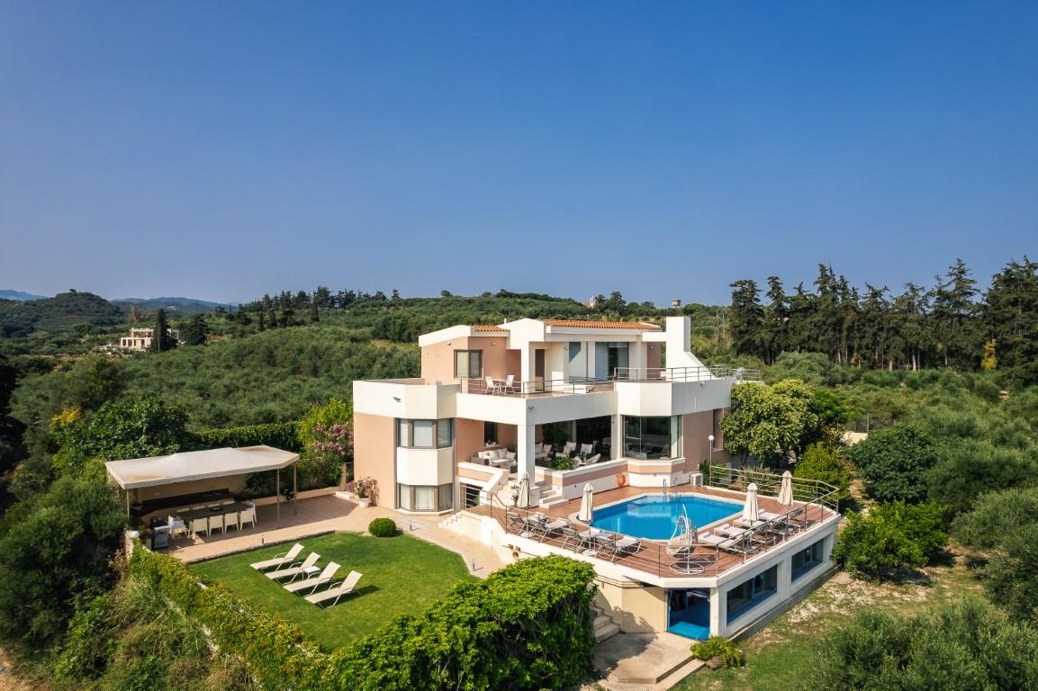 A State-Of-The-Art Villa In Platanias