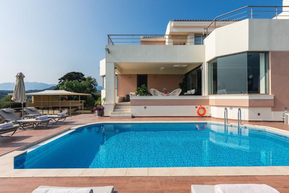A State-Of-The-Art Villa In Platanias