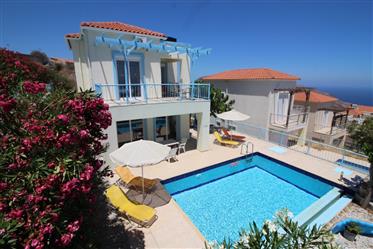 Une villa de 2 chambres avec piscine privée à Kefala