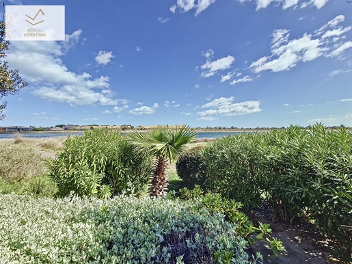 Rare little house with a view of the lagoon in Gruissan, Ayguades district